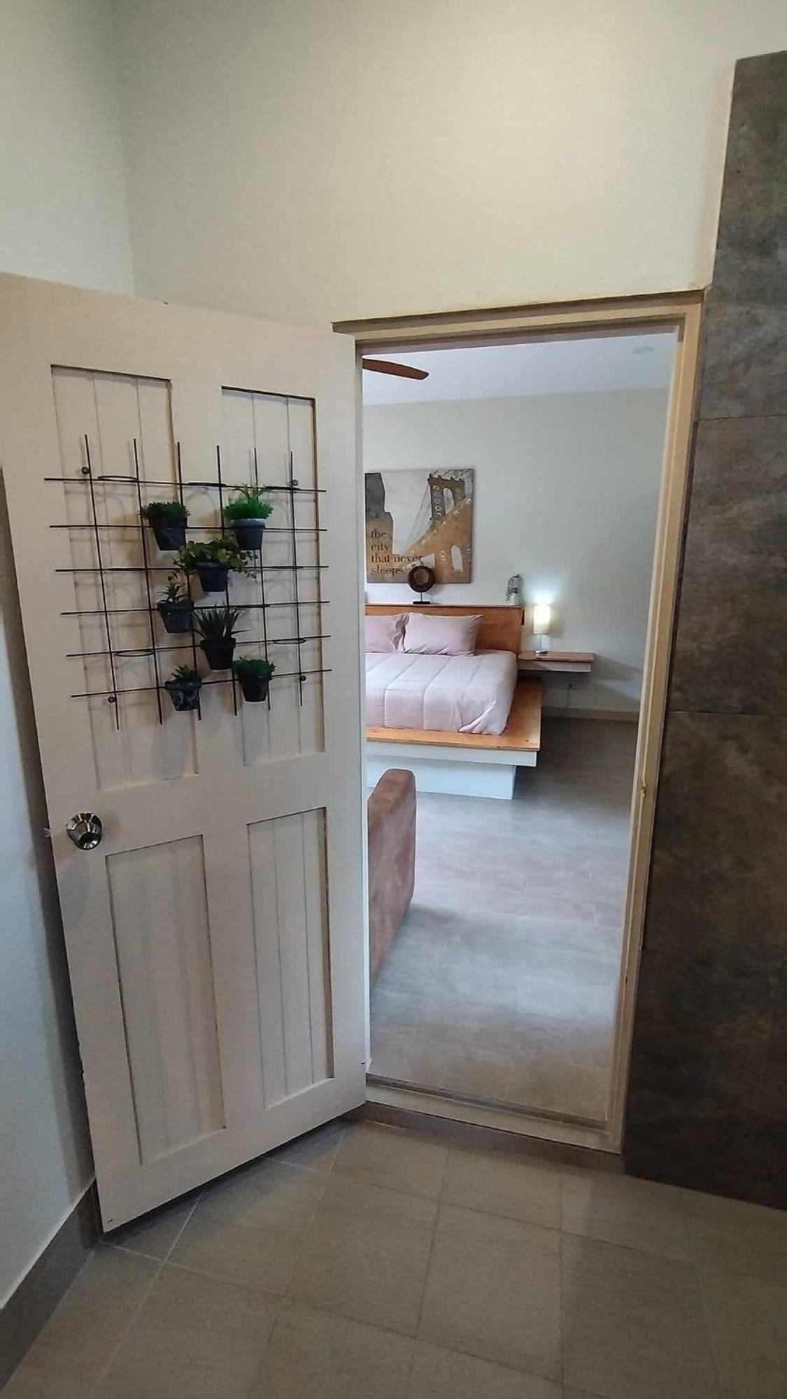 Homestay La De Madame Su *
